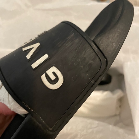 GIVENCHY LOGO SLIDES - Picture 8 of 8